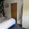 Secret Gem 1 Bed Garden Flat Private Luxury Hot Tub