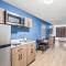 HomeTowne Studios by Red Roof Southfield - Southfield