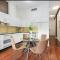 Darling Harbour Apartment - Weekend Getaway