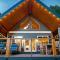 Riverfront Chalet Near Skiing, Lakes, Mtns & Leavenworth