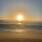 Luckys Coastal Retreat, 2 bedroom apartment and parking