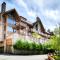Luxurious Altitude Ski-in/Ski-out