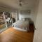 100m from the beach - The Wambi Getaway, Pet Friendly, 2BR Entire Apt with Large Backyard - Wamberal