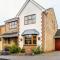 Spacious 4 Bedroom Home in Milton Keynes - Private Parking & Spacious Garden - Shenley Brook End