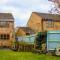 Spacious 4 Bedroom Home in Milton Keynes - Private Parking & Spacious Garden - Shenley Brook End