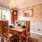 Spacious 4 Bedroom Home in Milton Keynes - Private Parking & Spacious Garden - Shenley Brook End