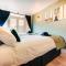 Studio Flat by Brookland Stays Serviced Accommodation Short Lets Harlington with Free WiFi - Harmondsworth