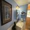 Private Bedroom in Shared Guesthouse Waikiki Beach Area 30 day minimum - Honolulu