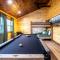 Cozy Mountaintop Cabin with Firepit, HotTub & Views! - 赛维尔维尔