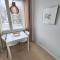 A two-bedroom apartment with glazed balcony - 许温凯