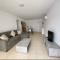 Beautiful 2 Bed Ground Floor Apartment With Pool