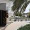 Serene 2BR Getaway in Masdar City Pool and Balcony - 阿布扎比