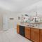 Spacious 2BR Retreat with Pool Access - Barefoot - شمال شاطئ ميرتل