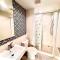 The Base Height Condo with Rooftop infinity pool - Ban Sam Kong