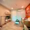 The Base Height Condo with Rooftop infinity pool - Ban Sam Kong