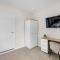 Luxury 5 Bedroom, 4 Bathroom Home in Purley - Purley