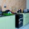 Bnb in ntinda with WiFi , workstation and fan - Кампала