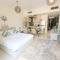 Modern High-Rise Studio in the Heart of Business Bay - Dubaj