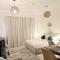 Modern High-Rise Studio in the Heart of Business Bay - Dubaj