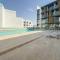 Blue Breeze - Elegant Studio in Serenity Lake 5, JVC