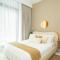 Blue Breeze - Elegant Studio in Serenity Lake 5, JVC