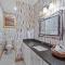 Grin'Inn Bear It at Eagles Nest - بانير إلك