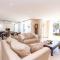 Camps bay beach apartment with Jaccozi