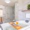 Camps bay beach apartment with Jaccozi