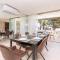 Camps bay beach apartment with Jaccozi