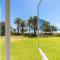Camps bay beach apartment with Jaccozi