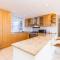 Camps bay beach apartment with Jaccozi