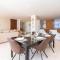 Camps bay beach apartment with Jaccozi