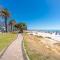 Camps bay beach apartment with Jaccozi