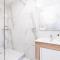 Camps bay beach apartment with Jaccozi