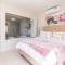 Camps bay beach apartment with Jaccozi