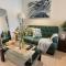Cozy & Bright Studio accessible to bus and Metro - Dubaj