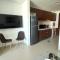 Cozy & Bright Studio accessible to bus and Metro - Dubaj