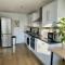 Convenient quiet flat with parking - Andover