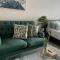 Cozy & Bright Studio accessible to bus and Metro - Dubaj