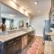 Hampton Condo By Convention Center and Coliseum!