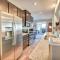 Hampton Condo By Convention Center and Coliseum!