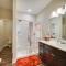 Hampton Condo By Convention Center and Coliseum!