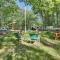 Family-Friendly Cabin Walk to Lake Access!