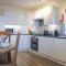 4 Lyndhurst