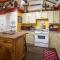 Cozy 2BR Cabin - King Bed Bunks Fire Pit & BBQ - Ingram