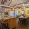 Cozy 2BR Cabin - King Bed Bunks Fire Pit & BBQ - Ingram