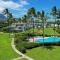 2 bedrooms Condo few mins walk to Beaches & Pool