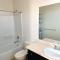 Cozy & Quiet Fully Equipped Newark Escape with Free WiFi, AC, and Easy Parking - Newark