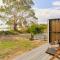 Two bedrooms family house in Coles Bay with direct access to the Swan River!