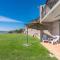 Absolute Beachfront Apartment 8B